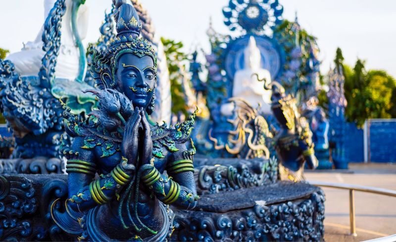 Chiang Mai: Blue White Black Temple in Chiang Rai - Lunch is your choice, and your bill