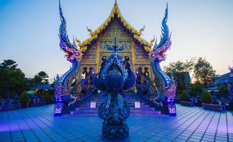 Chiang Mai: Blue White Black Temple in Chiang Rai - Wat Rong Suea Ten: sapphire color and gold accents
