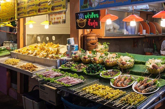 Chiang Mai by Night Tuk-Tuk Tour - Temples, Markets & Street Food - Who Should Consider This Tour?