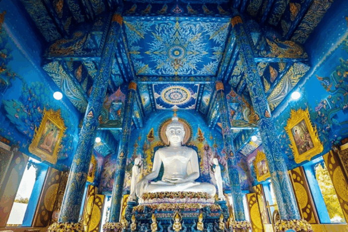 Chiang Mai: Chiang Rai White, Blue & Black Temples Day Tour - Visiting the Black House