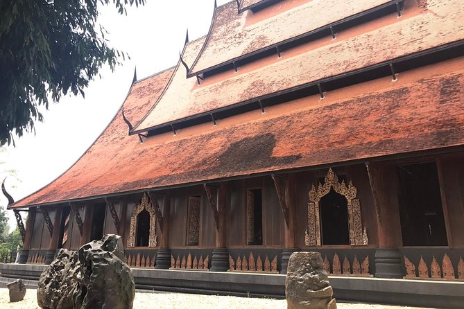 CHIANG MAI-CHIANG RAI: WhiteBlue TempleBaan DamGolden Triangle - Exploring the Golden Triangle