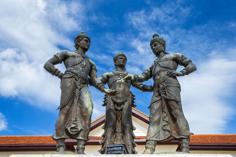 Chiang Mai City Half Day Tour by Tuk-Tuk - Warorot Market: a lively finish