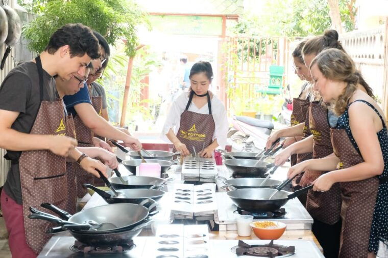 Chiang Mai: Cooking Class, Market and Thai Herbs Garden Tour - Main Courses