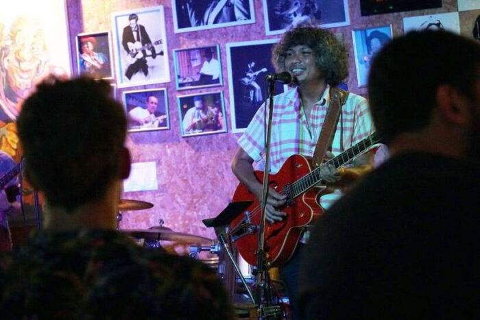 Chiang Mai : Discover Chiang Mais After Dark by Vespa Tour - Ending the Night at a Live Music Bar