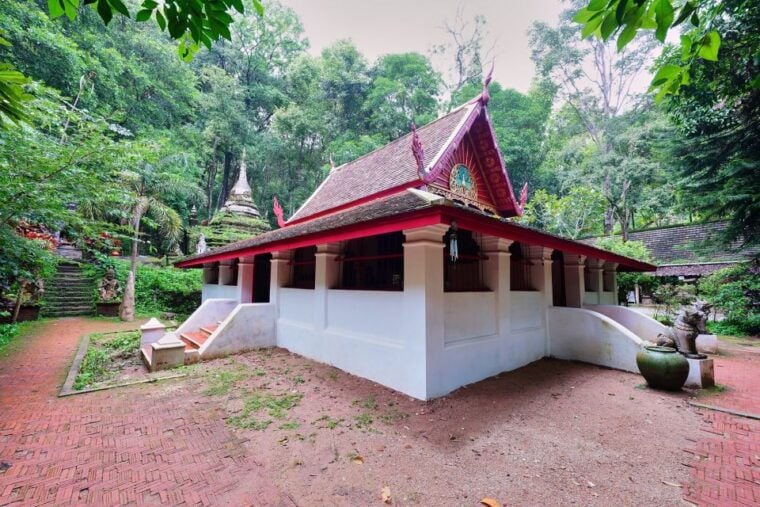 Chiang Mai: Doi Suthep, Wat Umong, and Pha Lat Sunrise Tour - Visiting Kruba Srivichai Monument