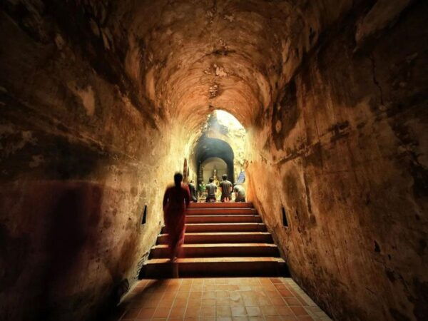 Chiang Mai: Doi Suthep & Wat Umong Twilight Tour With Pickup - Twilight Tour Experience