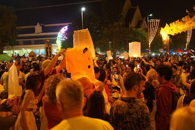 Chiang Mai Eco Yi Peng Sky Lantern Festival 2025 - Releasing the Sky Lanterns