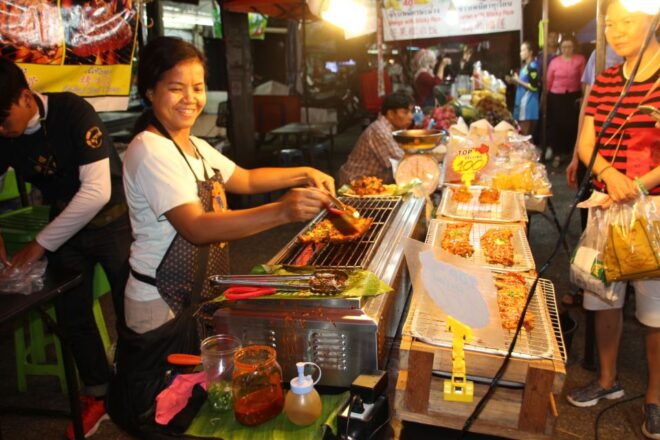 Chiang Mai: Evening Local Street Food Market Tour - Full Tour Description