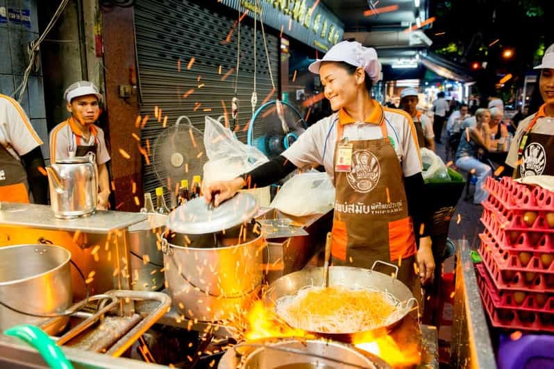 Chiang Mai: Evening Sightseeing and Local Food Guided Tour - Good To Know
