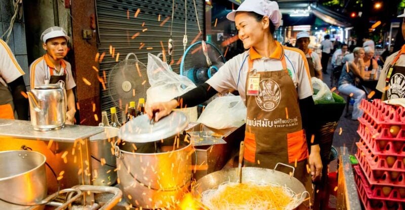 Chiang Mai: Evening Sightseeing and Local Food Guided Tour - Itinerary Highlights