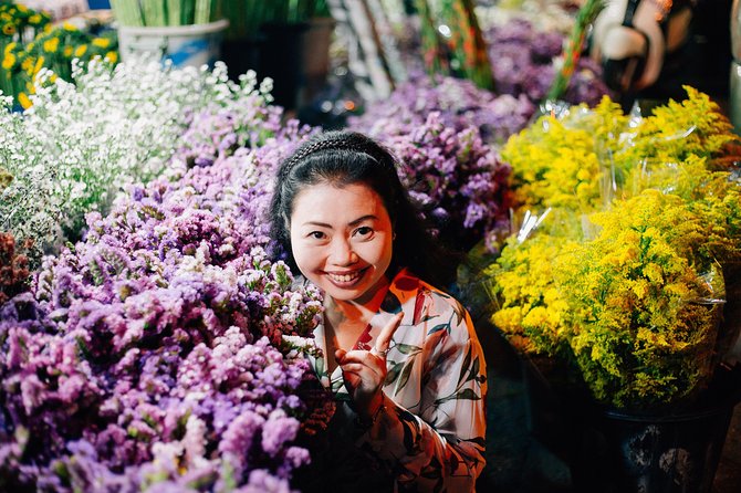 Chiang Mai Evening Tuk-Tuk Tour With Night Marker & Chinatown - Exploring Chiang Mais Night Market