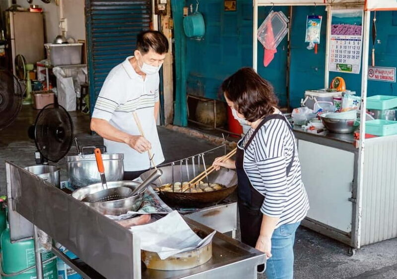 Chiang Mai Food Tour: Local Eats & Drinks Guided Tour - Practical Considerations and Tips