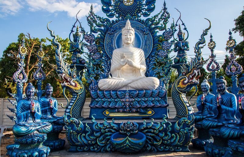 Chiang Mai Full-Day Guided Tour with Golden Triangle - Karen Long Neck village: approach the visit thoughtfully