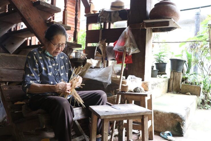 Chiang Mai: Gibbons, Trekking & Mae Kampong Small Group Tour - Itinerary Details