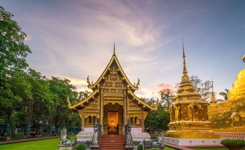 Chiang Mai: Half day Thai Costume with Cafe hopping - Wat Phra Singh, Wat Chiang Man, and Wat Pantao