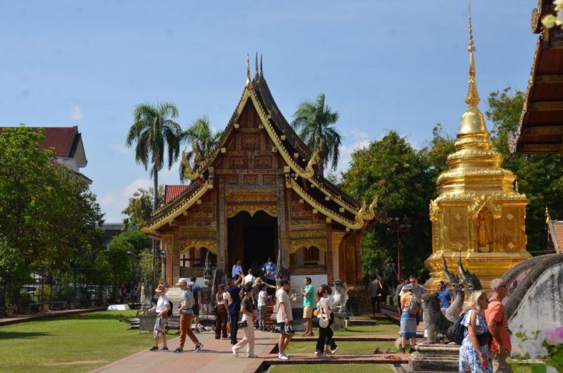 Chiang Mai: Historic Temples and City Guided Walking Tour - Itinerary Highlights