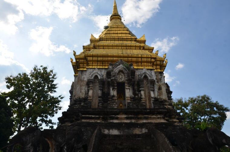 Chiang Mai: Historic Temples and City Guided Walking Tour - Exploring Wat Chiang Man