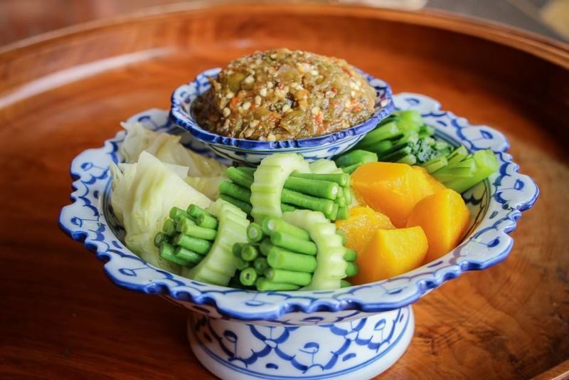 Chiang Mai: Khantoke Dinner with Traditional Performance - Who should book this evening?