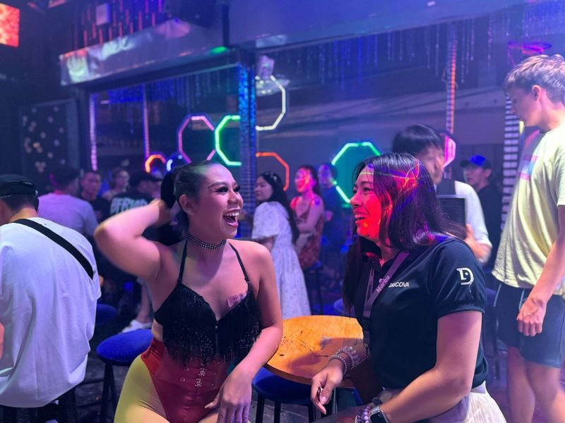 Chiang Mai: Ladyboy Cabaret - Stories, Dinner and Sparkle - Hearing about kathoey life before the performance