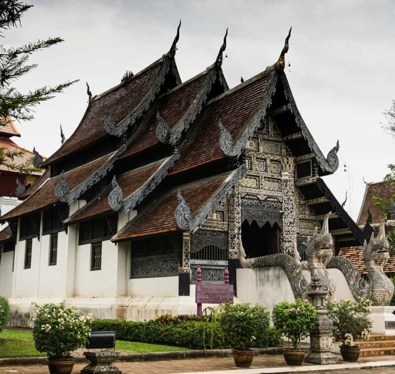 Chiang Mai Light: Tuk Tuk Night Tour with Temples & Markets - Good To Know
