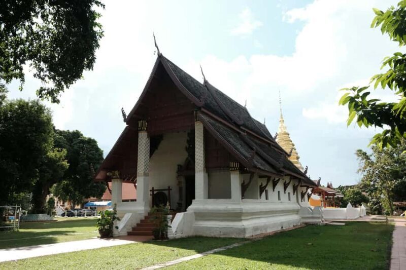 Chiang Mai Light: Tuk Tuk Night Tour with Temples & Markets - FAQ