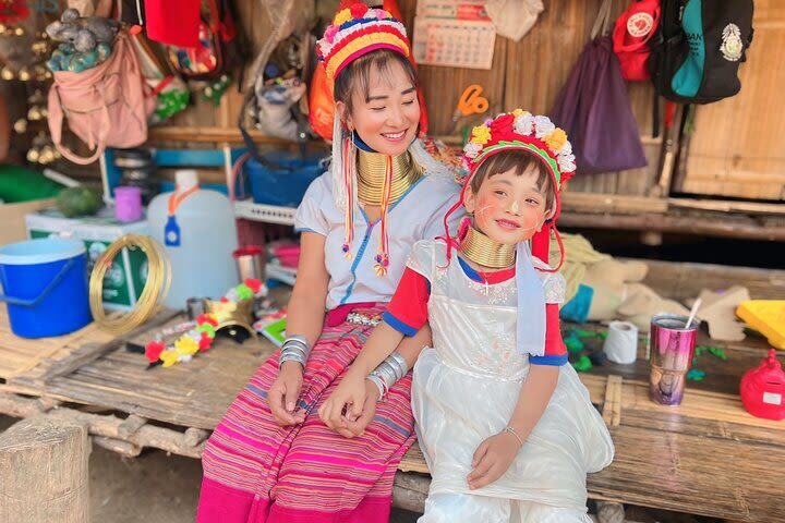 Chiang Mai Long Neck Village & Silver Temple Half-Day Tour - Why the guide makes a difference