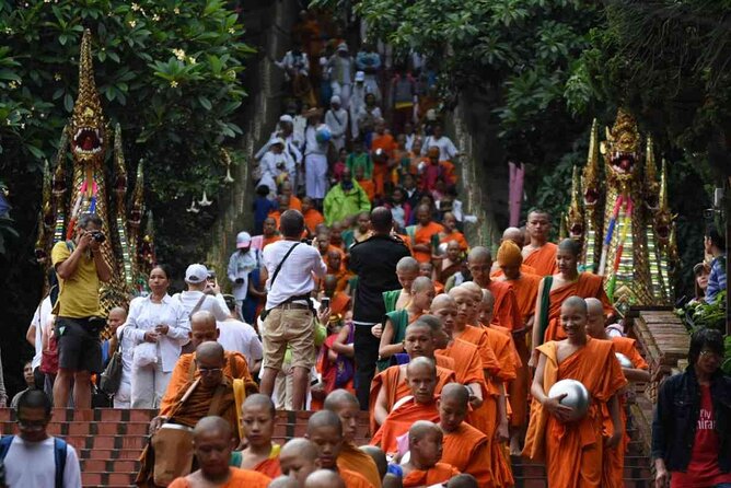 Chiang Mai Make Marit Offer Munk Food and DIY Silver Scapture - Exploring the Marit Offer Munk Food Scene in Chiang Mai