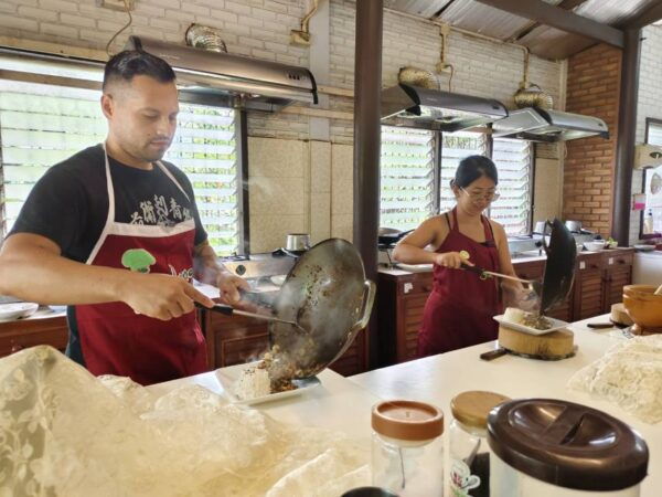 Chiang Mai: Morning Cooking Class and Visit Local Market - Common Questions