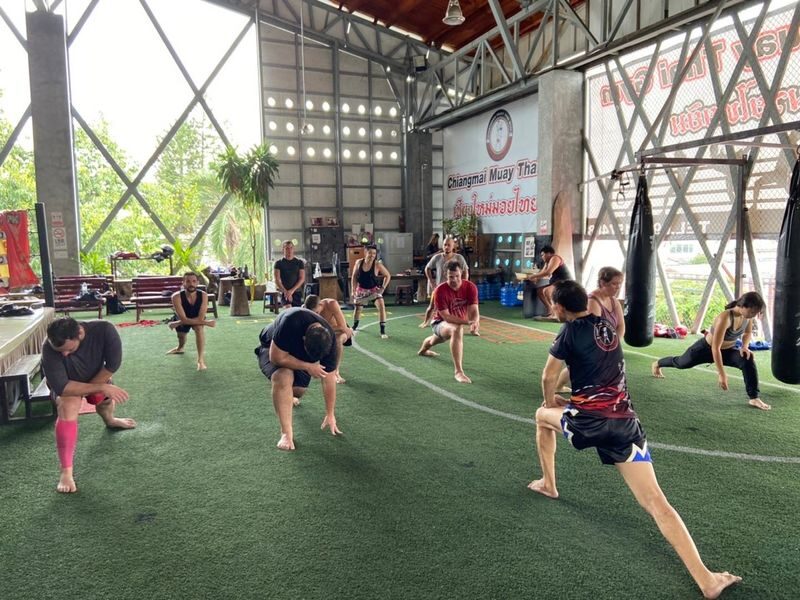 Chiang Mai Muay Thai Gym (Thai Boxing) Class - Warm-up, technique, and the first rounds