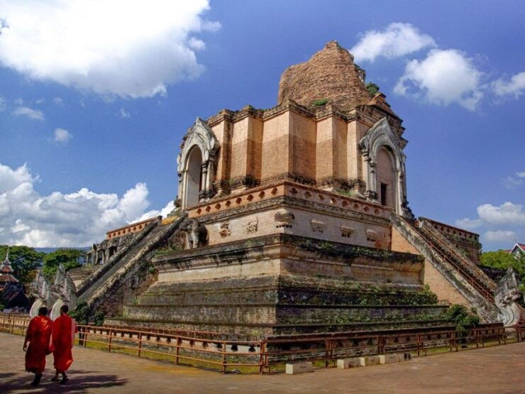 Chiang Mai: Old City and Temples Guided Walking Tour - Experience