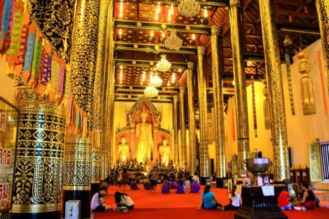Chiang Mai: Old City and Temples Guided Walking Tour - Meeting Point and Guide