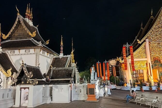 Chiang Mai Old City & Temples 3 hour Twilight Walking Tour - Exploring Chiang Mai’s Old City & Temples in Twilight