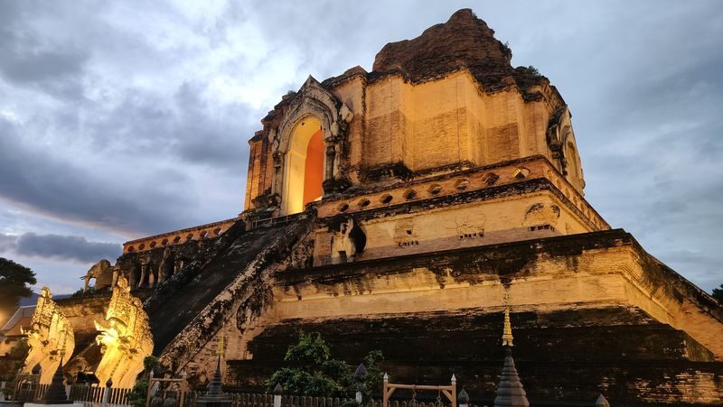 Chiang Mai Old City Twilight Walking Tour - 3 Hrs - Why twilight suits Chiang Mai’s Old City