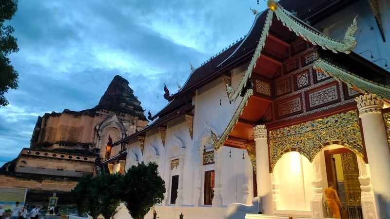 Chiang Mai Old City Twilight Walking Tour - 3 Hrs - Wat Phra Singh: a first look at temple life