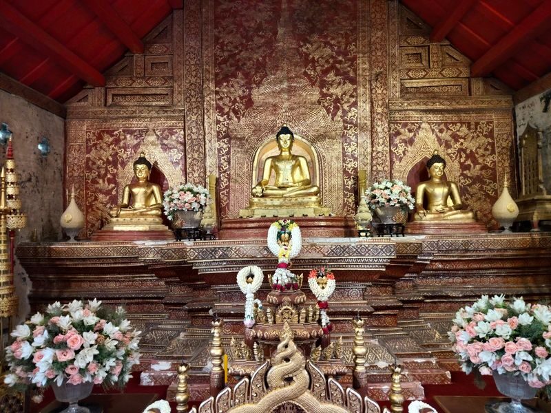 Chiang Mai Old City Twilight Walking Tour - 3 Hrs - Guides make the difference