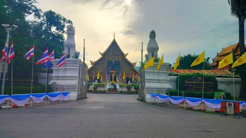 Chiang Mai Old City Twilight Walking Tour - 3 Hrs - Who will get the most from this walk