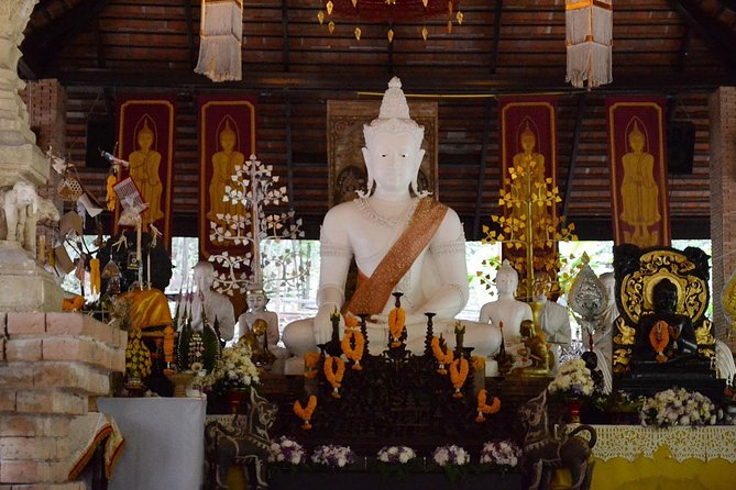 Chiang Mai: Private Temples Tour With Doi Suthep and Wat Palad - Tour Guide and Knowledge