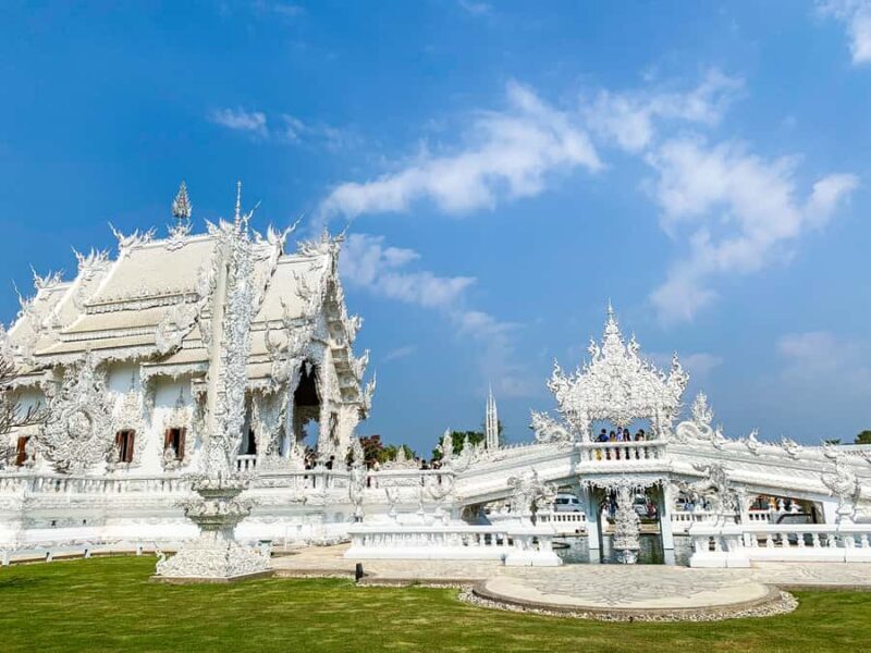 Chiang Mai: Private to White, Blue Temple & Black House - What Sets This Tour Apart?