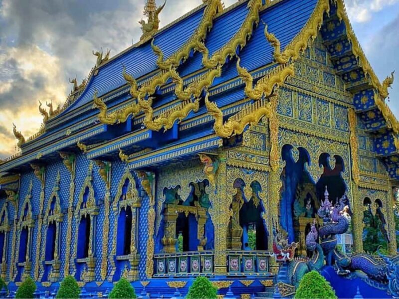Chiang Mai: Private to White, Blue Temple & Black House - Wat Rong Suea Ten (The Blue Temple) – A Colorful Contrast