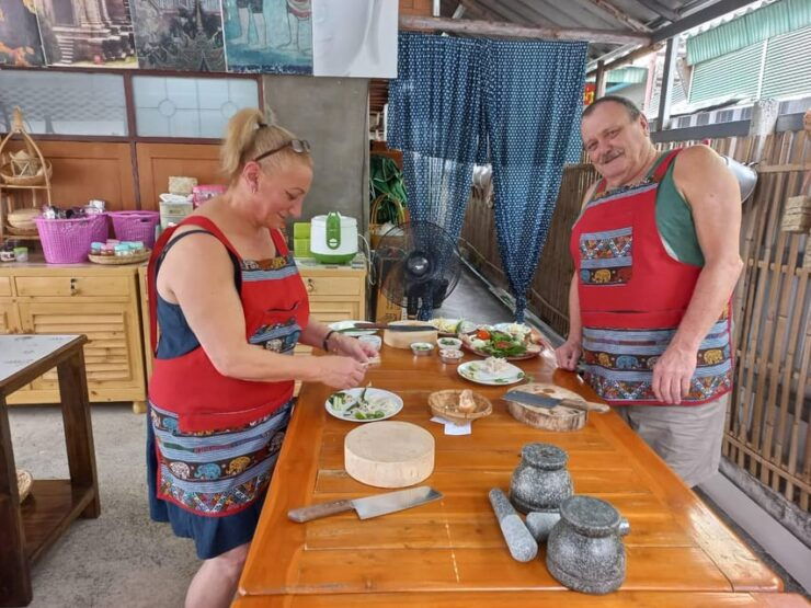 Chiang Mai : Small Group Thai Cooking Class With Market Tour - Experience and Learning