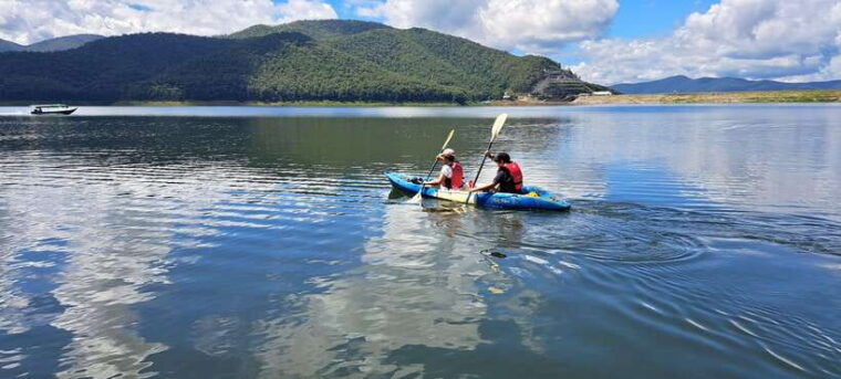 Chiang Mai: Sticky Waterfall, Lake Kayak and Cycling Tour - Kayaking at Mae Ngat Dam Lake