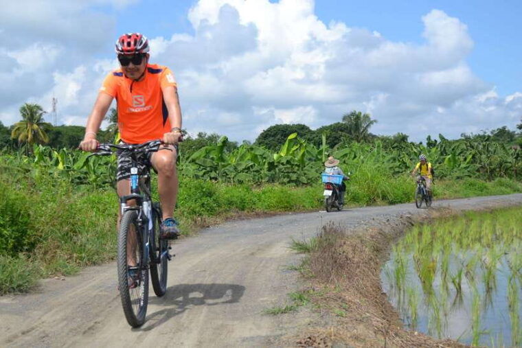 Chiang Mai: Sticky Waterfall, Lake Kayak and Cycling Tour - Mountain Biking