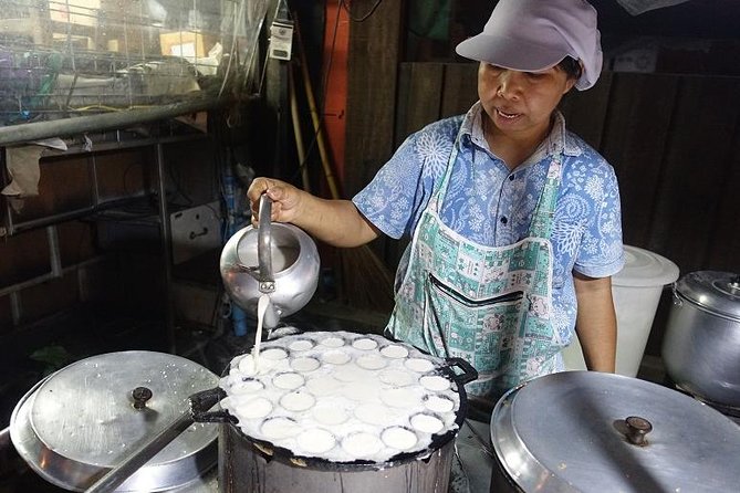 Chiang Mai Street Eat at Night - Sampled Specialties