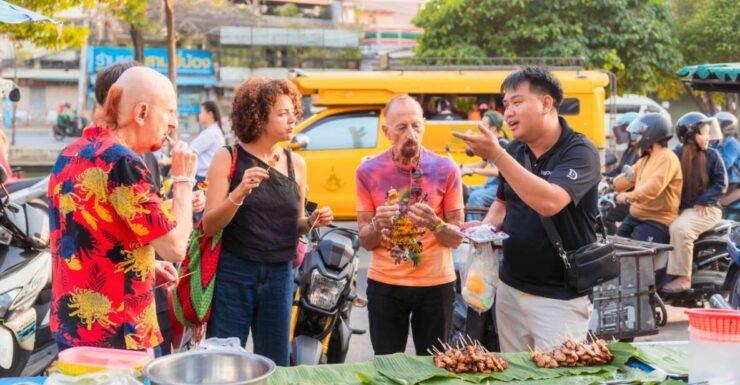 Chiang Mai: Street Eats Evening Group Food Tour - Tour Overview