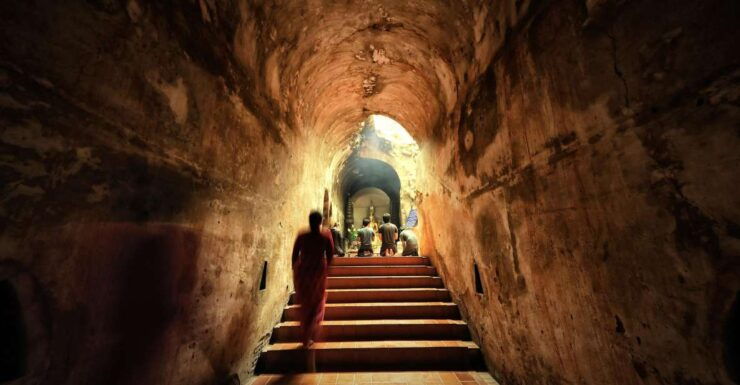 Chiang Mai Temple Tour: Discover Hidden Gem Northern Temples - Wat Umong: Labyrinthine Tunnel Temple