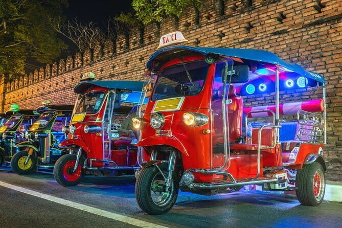 Chiang Mai Temples and Market Tuk Tuk Night Tour - An In-Depth Look at the Tour Experience