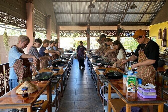 Chiang Mai Thai Cooking Market Tour with Lakeside Pavilions - Analyzing the Value