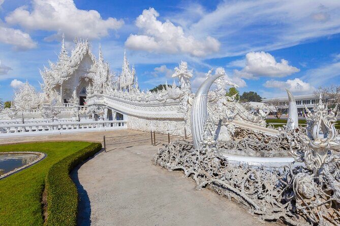 Chiang Mai to Chiang Rai: White Temple, Blue Temple, Lalitta Cafe - The Sum Up