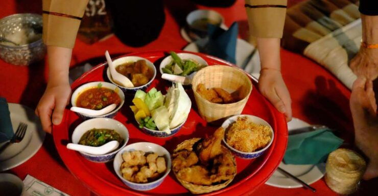 Chiang Mai Traditional Khan Toke Meal & Cultural Performance - Availability and Pickup