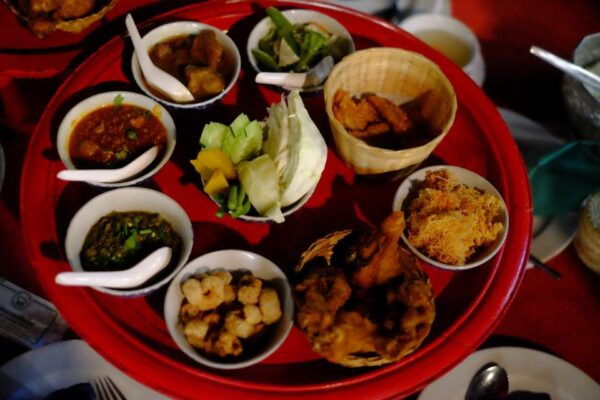 Chiang Mai Traditional Khan Toke Meal & Cultural Performance - Guides Friendly and In-Depth Explanations